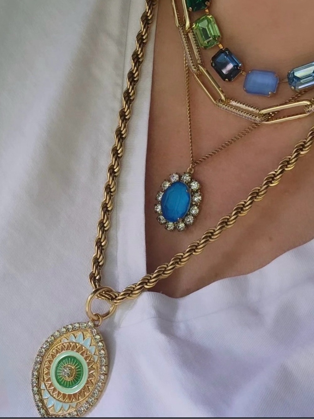 TOVA Bright Blue Edith Crystal stone surrounded by mini crystals.